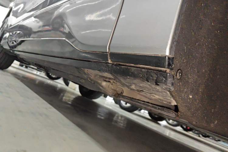 Used Buick E5 2023 Pioneer Edition Right Side Sill
