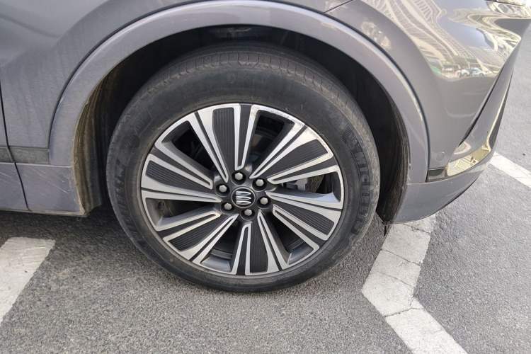 Used Buick E5 2023 Zhenxiang Standard Range Edition Right Front Wheel Hub