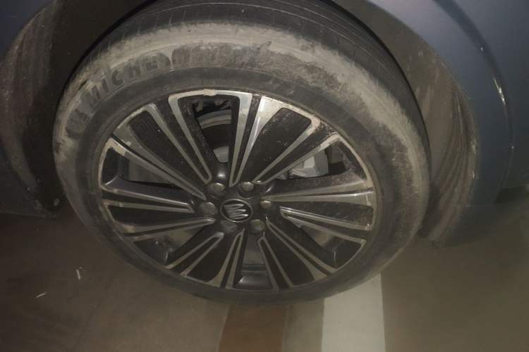 Used Buick E5 2023 Zhenxiang Standard Range Edition Right Front Wheel Hub