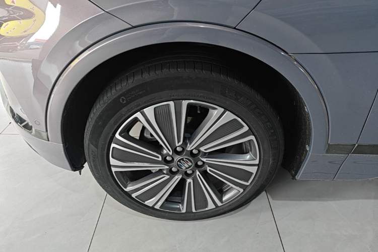 Used Buick E5 2023 Zhenxiang Standard Range Edition Left Front Wheel Hub