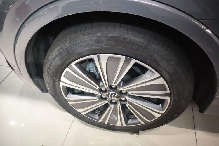 Used Buick E5 2023 Zhenxiang Standard Range Edition Left Front Wheel Hub