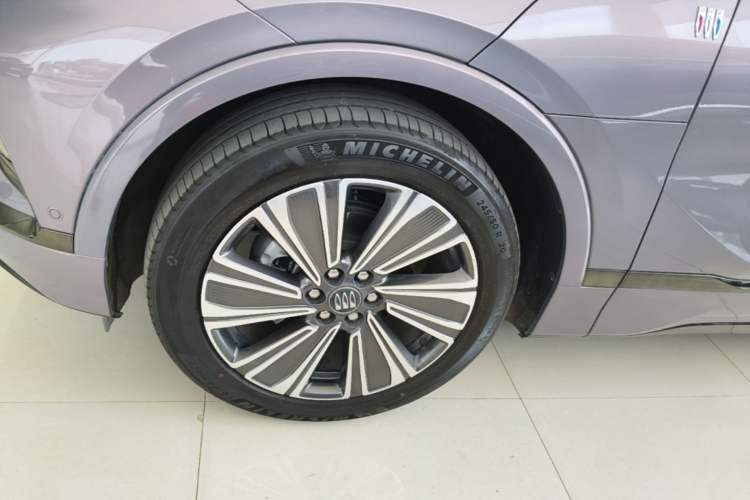 Used Buick E5 2023 Zhenxiang Standard Range Edition Left Front Wheel Hub