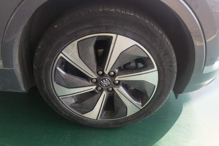 Used Buick E5 2023 Avia Four-Wheel Drive Version Right Front Wheel Hub