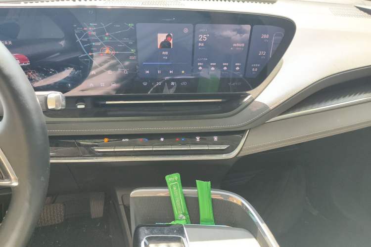 Used Buick E5 2023 Pioneer Edition Audio And AC Panel