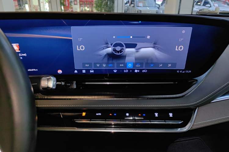 Used Buick E5 2023 Pioneer Edition Audio And AC Panel