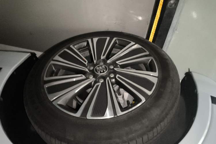 Used Buick E5 2023 Zhenxiang Standard Range Edition Left Front Wheel Hub