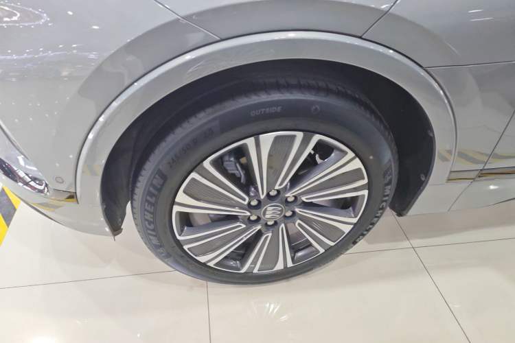 Used Buick E5 2023 Zhenxiang Standard Range Edition Left Front Wheel Hub