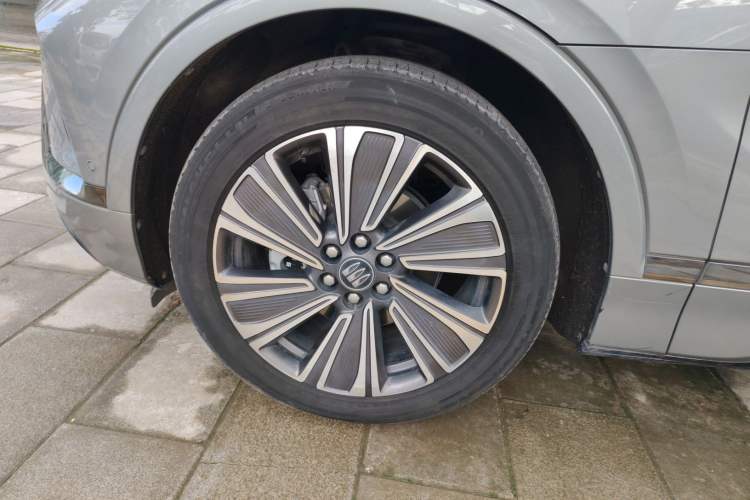 Used Buick E5 2023 Zhenxiang Standard Range Edition Left Front Wheel Hub