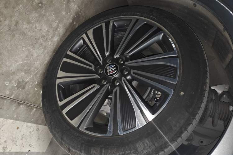 Used Buick E5 2023 Zhenxiang Standard Range Edition Right Front Wheel Hub