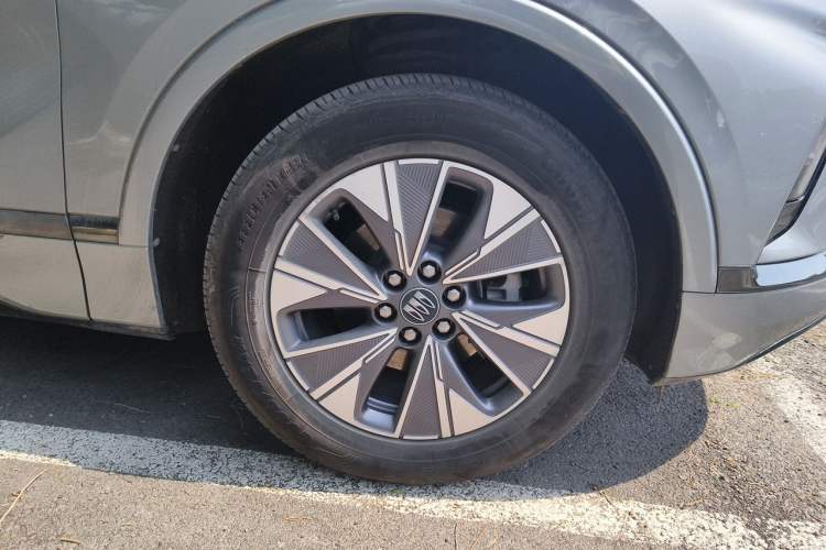 Used Buick E5 2023 Pioneer Edition Right Front Wheel Hub