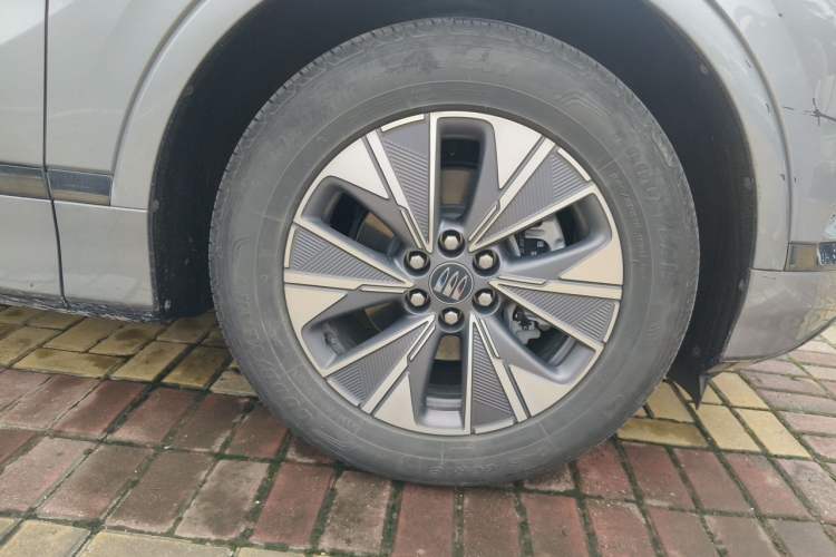 Used Buick E5 2023 Pioneer Edition Right Front Wheel Hub