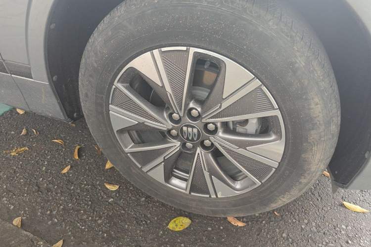 Used Buick E5 2023 Pioneer Edition Right Front Wheel Hub