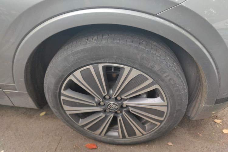 Used Buick E5 2023 Zhixiang Standard Range Edition Right Front Wheel Hub