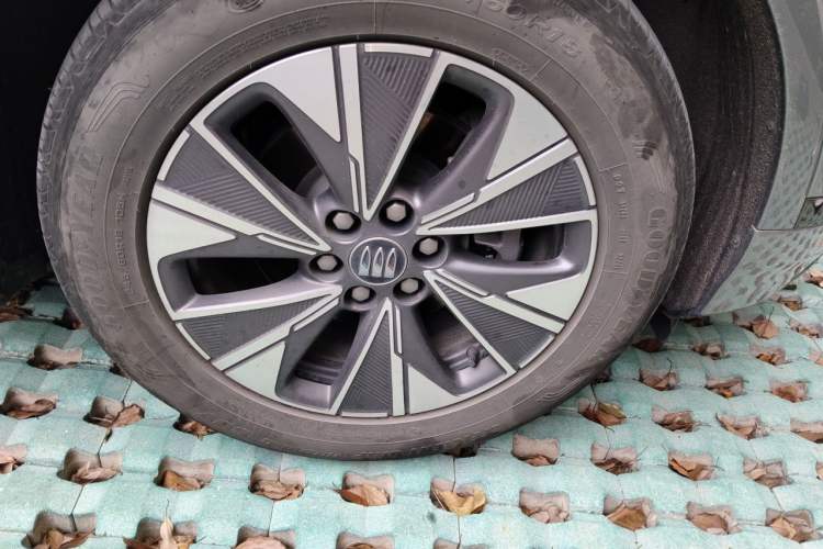 Used Buick E5 2023 Pioneer Edition Right Front Wheel Hub