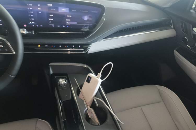 Used Buick E5 2023 Premium Long-Range Version Audio And AC Panel