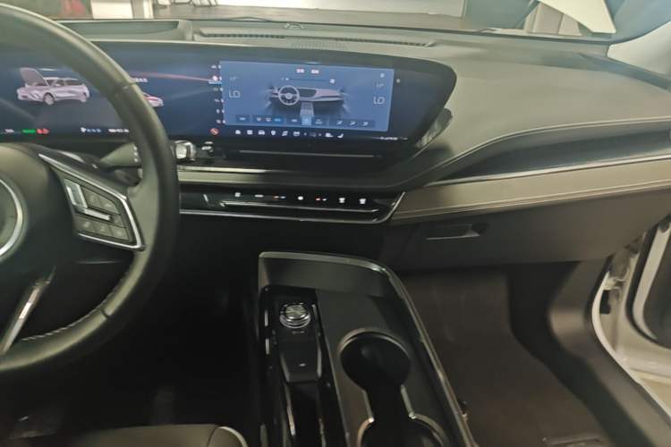 Used Buick E5 2023 Premium Long-Range Version Audio And AC Panel