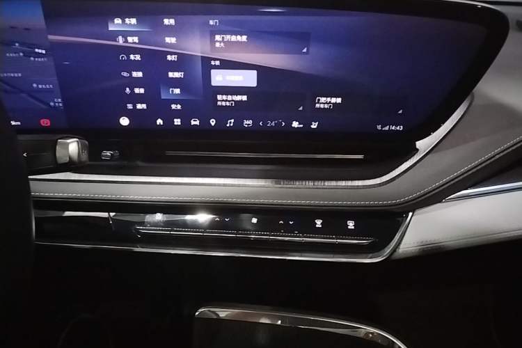 Used Buick E5 2023 Premium Long-Range Version Audio And AC Panel