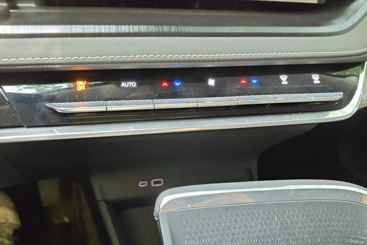 Used Buick E5 2023 Zhenxiang Standard Range Edition Audio And AC Panel