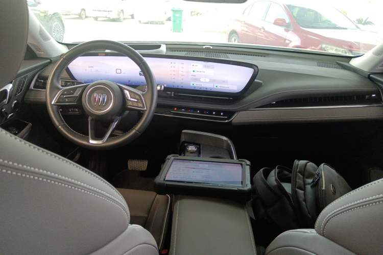 Used Buick E5 2023 Zhenxiang Standard Range Edition Interior 2
