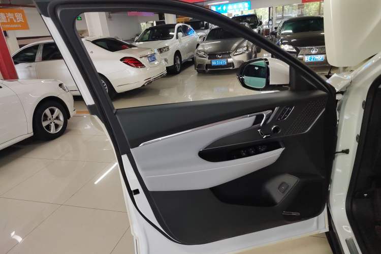 Used Buick E5 2023 Zhenxiang Standard Range Edition Interior 7