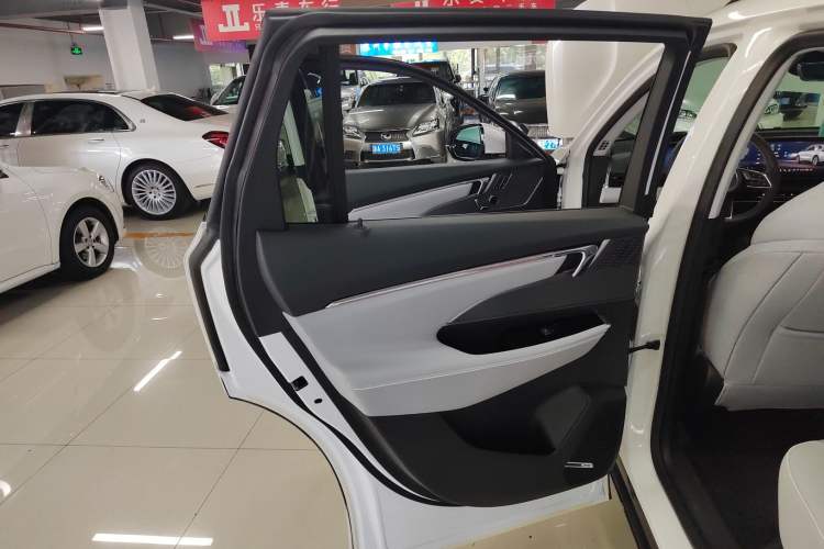 Used Buick E5 2023 Zhenxiang Standard Range Edition Interior 8