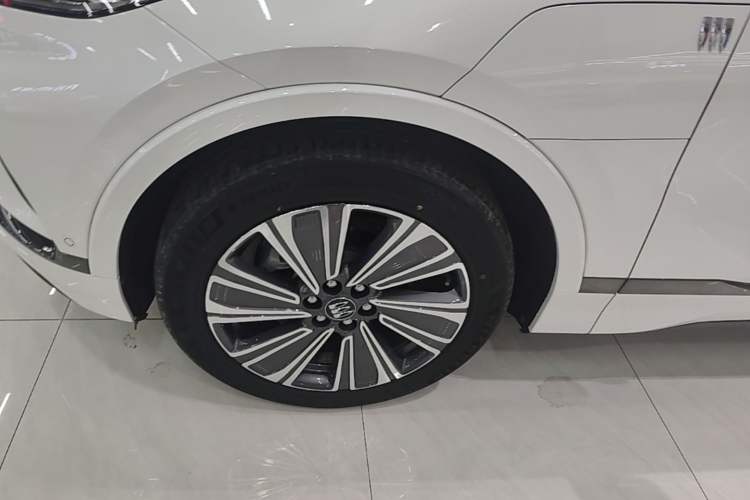 Used Buick E5 2023 Zhenxiang Standard Range Edition Left Front Wheel Hub
