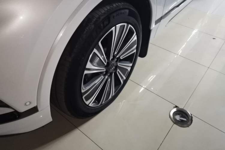 Used Buick E5 2023 Zhenxiang Standard Range Edition Left Front Wheel Hub