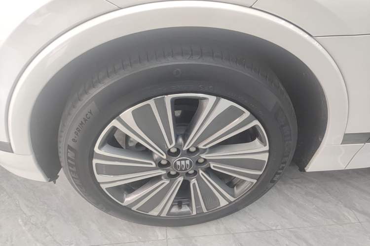 Used Buick E5 2023 Zhenxiang Standard Range Edition Left Front Wheel Hub