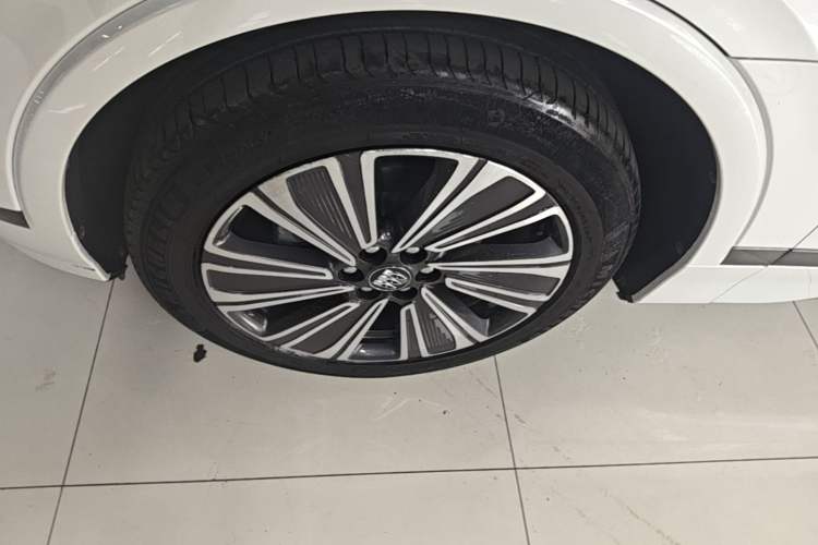 Used Buick E5 2023 Zhenxiang Standard Range Edition Left Front Wheel Hub