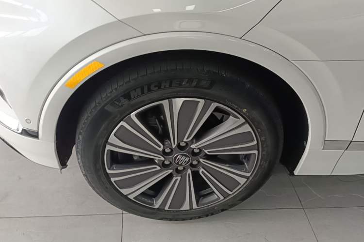 Used Buick E5 2023 Zhenxiang Standard Range Edition Left Front Wheel Hub