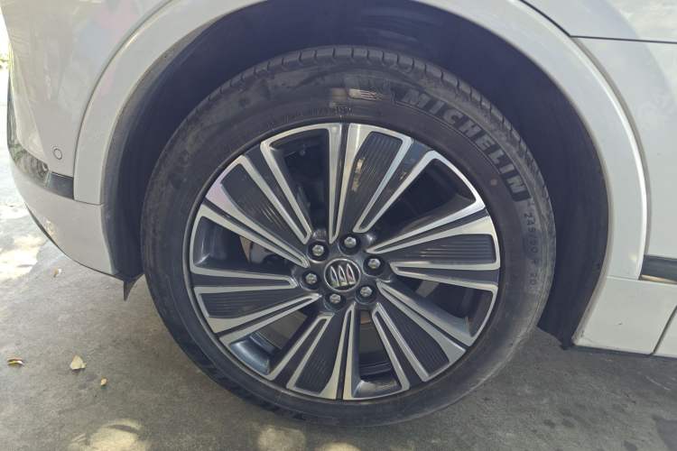 Used Buick E5 2023 Zhenxiang Standard Range Edition Left Front Wheel Hub