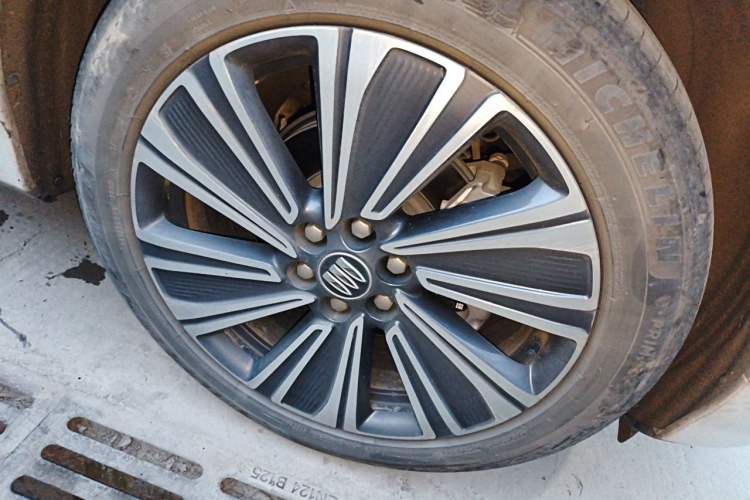 Used Buick E5 2023 Zhenxiang Standard Range Edition Right Front Wheel Hub