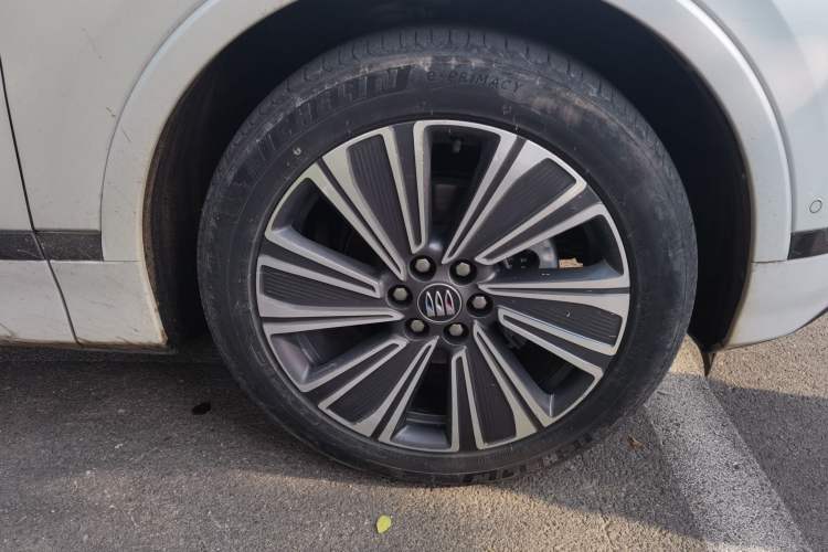 Used Buick E5 2023 Zhenxiang Standard Range Edition Right Front Wheel Hub
