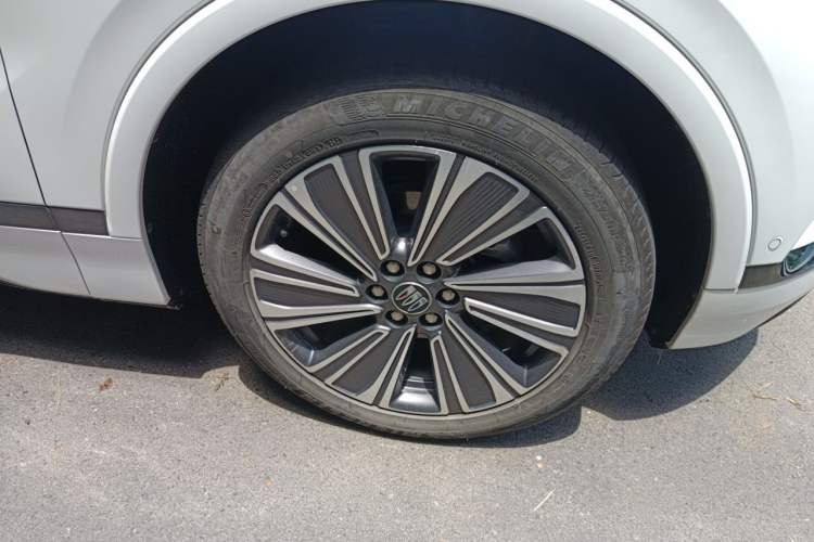 Used Buick E5 2023 Zhenxiang Standard Range Edition Right Front Wheel Hub