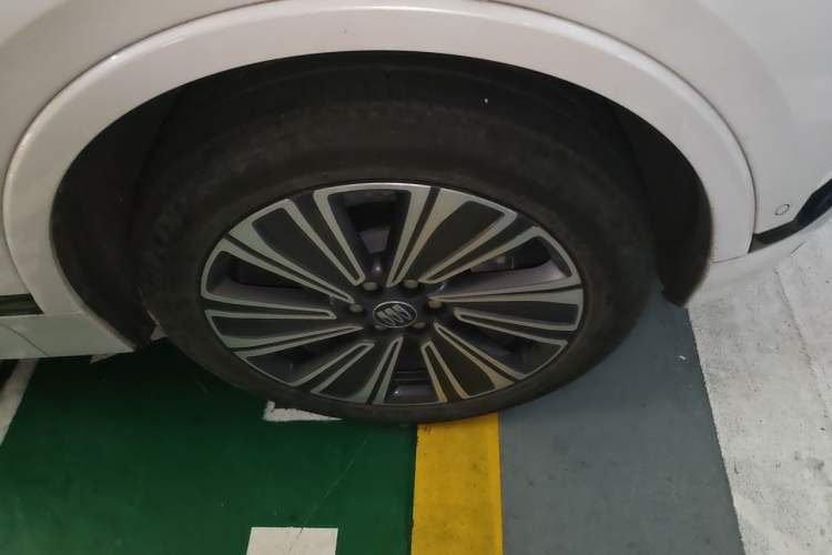 Used Buick E5 2023 Zhenxiang Standard Range Edition Right Front Wheel Hub
