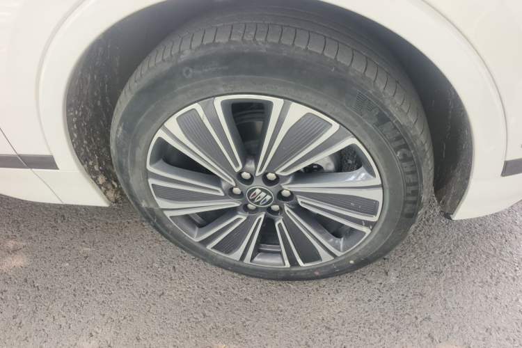 Used Buick E5 2023 Zhenxiang Standard Range Edition Right Front Wheel Hub