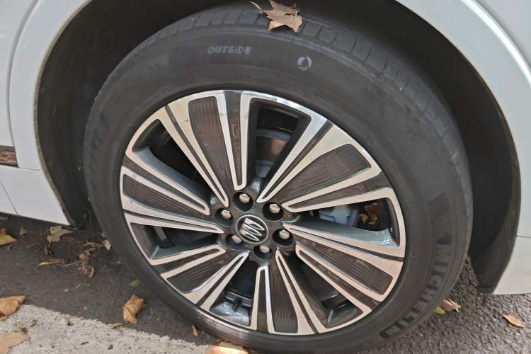 Used Buick E5 2023 Zhenxiang Standard Range Edition Right Front Wheel Hub
