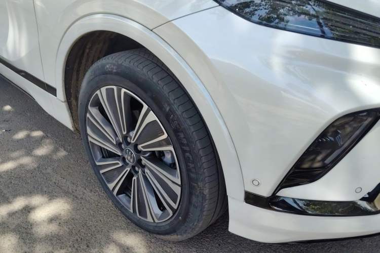 Used Buick E5 2023 Zhenxiang Standard Range Edition Right Front Wheel Hub