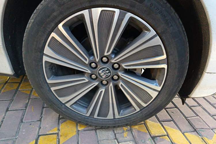 Used Buick E5 2023 Zhixiang Standard Range Edition Right Front Wheel Hub