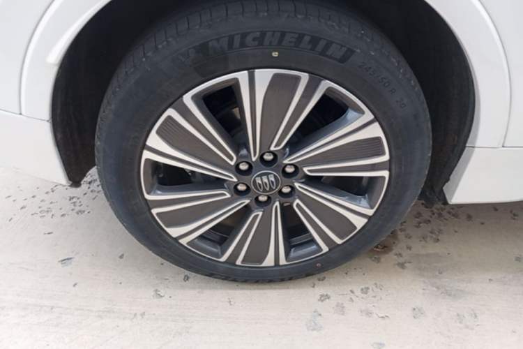 Used Buick E5 2023 Zhenxiang Standard Range Edition Right Rear Wheel Hub