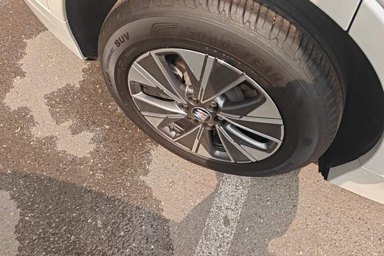 Used Buick E5 2023 Zhixiang Standard Range Edition Right Rear Wheel Hub