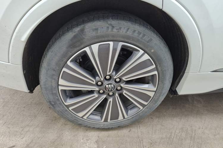 Used Buick E5 2023 Zhenxiang Standard Range Edition Right Rear Wheel Hub