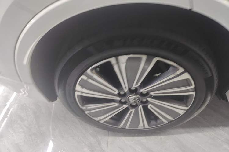 Used Buick E5 2023 Zhenxiang Standard Range Edition Right Rear Wheel Hub