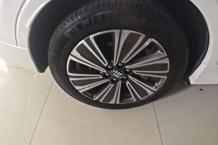 Used Buick E5 2023 Zhenxiang Standard Range Edition Right Rear Wheel Hub