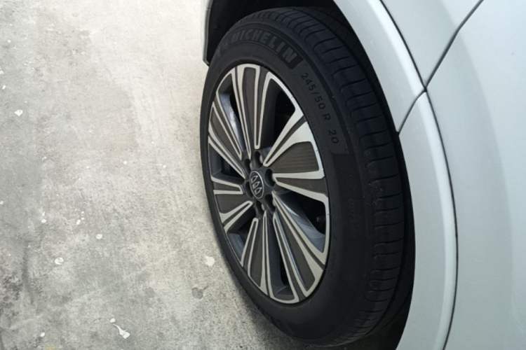 Used Buick E5 2023 Zhenxiang Standard Range Edition Right Rear Wheel Hub