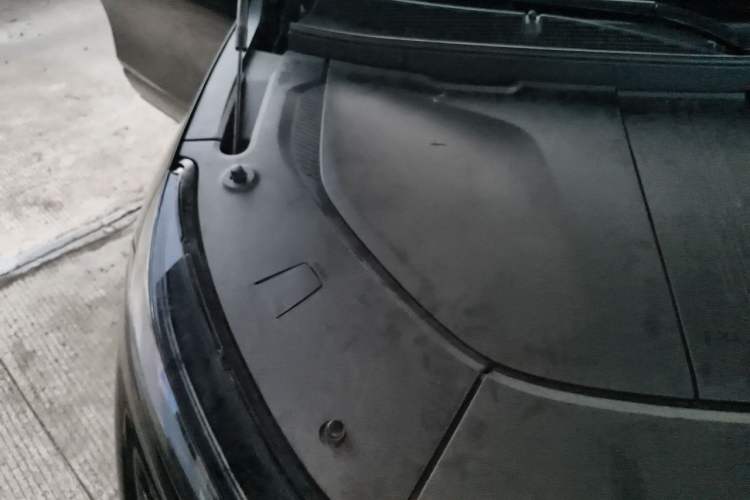 Used Buick E5 2024 Premium Standard-Range Audiovisual Edition Engine Bay Right