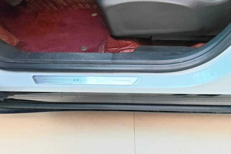 Used Buick E5 2024 Premium Standard-Range Audiovisual Edition Left Side Sill
