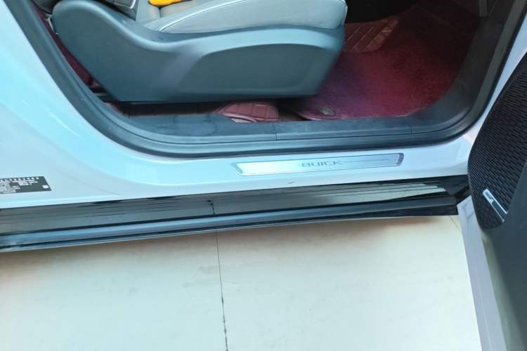 Used Buick E5 2024 Premium Standard-Range Audiovisual Edition Right Side Sill