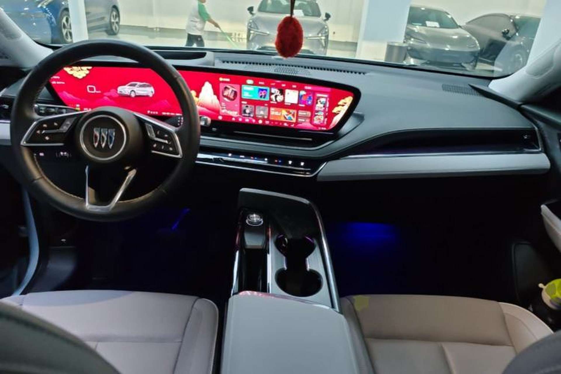Used Buick E5 2024 Premium Standard-Range Audiovisual Edition Center Console