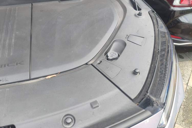 Used Buick E5 2024 Premium Standard-Range Audiovisual Edition Engine Bay Left